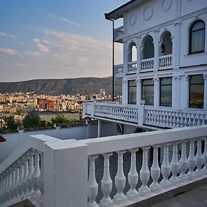 Hotel The Hilltop Skyline